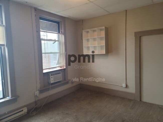 Building Photo - 601 Monroe Ave