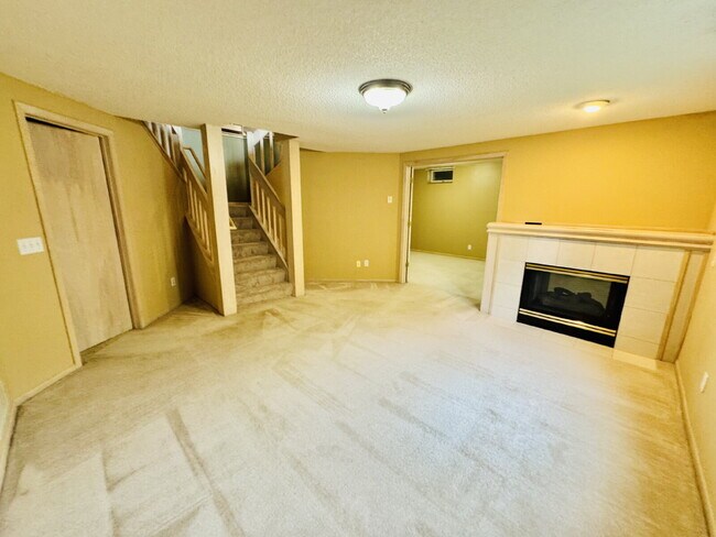Building Photo - 9120 Trotters Ln