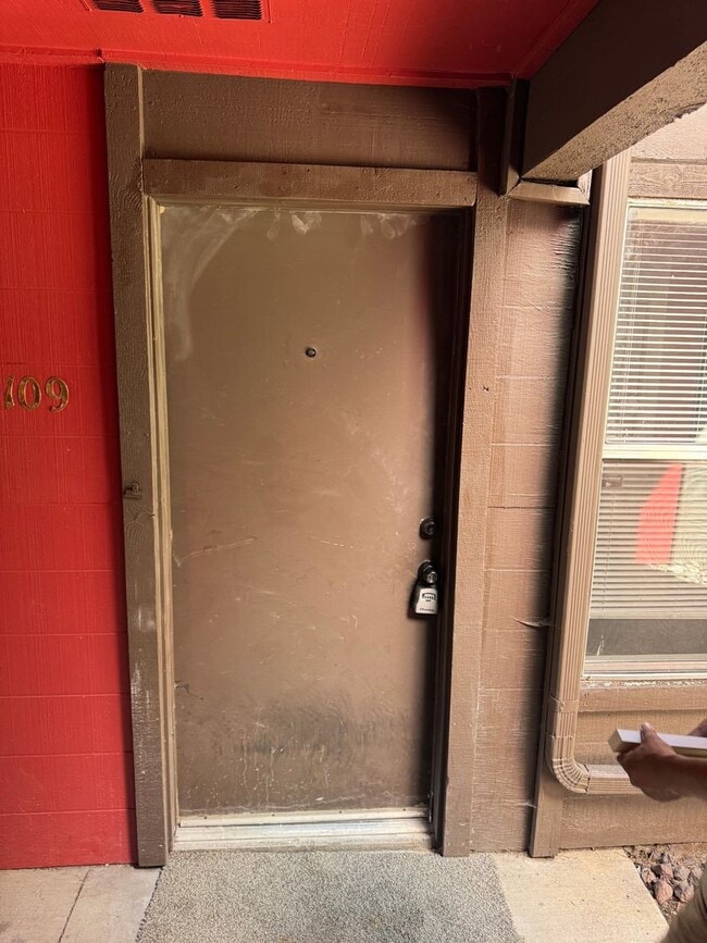 Primary Photo - READY NOW! Ground-Level Condo in Universit...