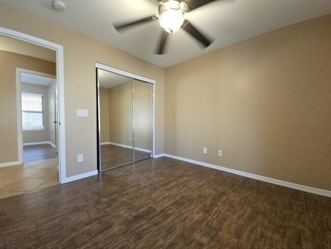 Building Photo - 998 W Desert Sky Dr