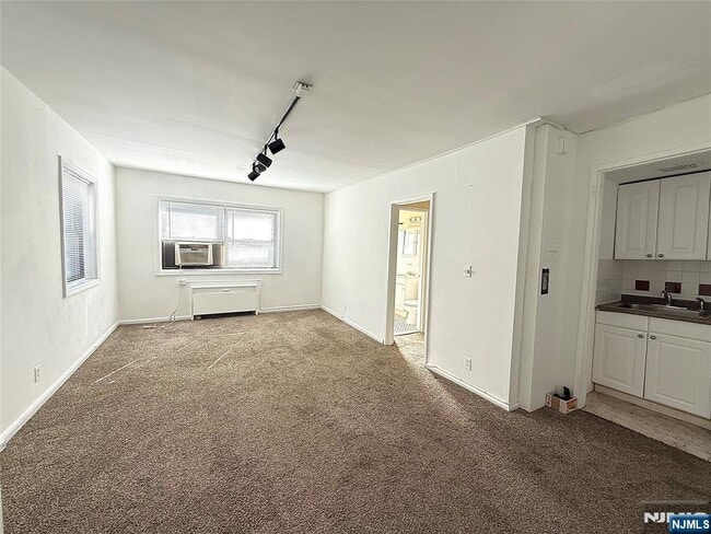 Building Photo - 3060 Edwin Ave