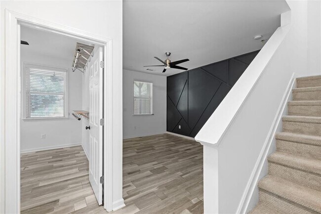 Building Photo - 4228 Laurel Creek Ct SE