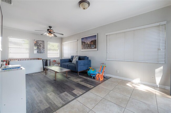 Building Photo - 2523 Lake Ellen Cir