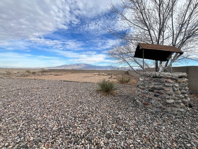 Building Photo - Move-In Special: ½ OFF First Month’s Rent! 3 Bedroom 2 Bathroom 2109 Sqft