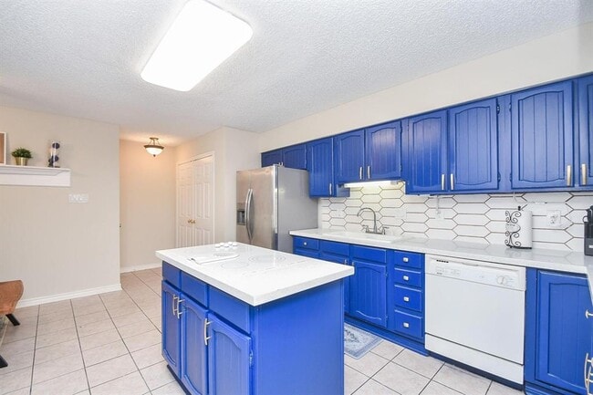 Building Photo - 18143 Bal Harbour Dr