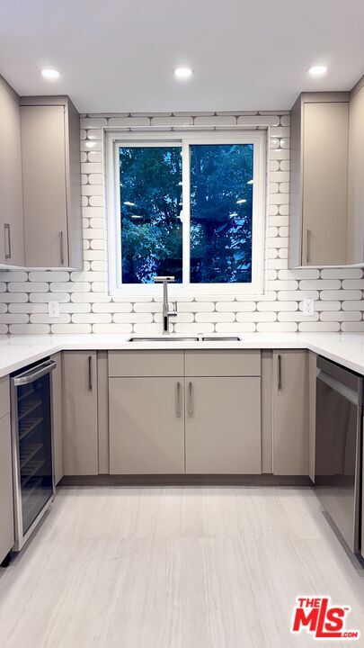 Building Photo - 414 N Palm Dr