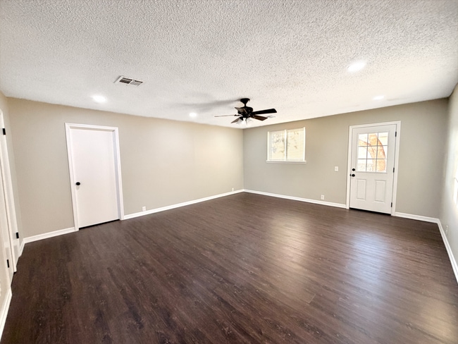 Building Photo - Newly Remodeled 3/2 Jenks Home