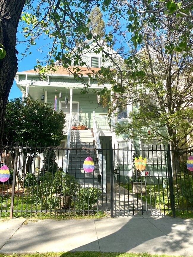 Building Photo - 1219 E St