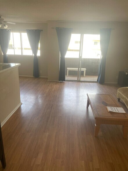 Building Photo - 5403 Newcastle Ave