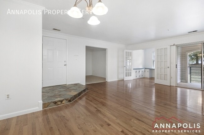 Building Photo - 10 Greystone Ct