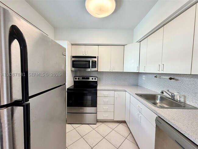 Building Photo - 10178 Collins Ave