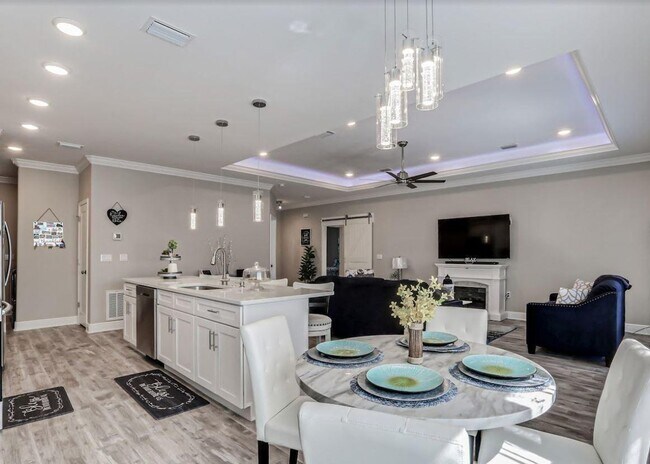 Building Photo - All Brick 4 Bedroom in Mary Esther!