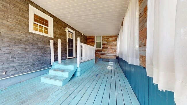 Building Photo - Large home in Galion Schools