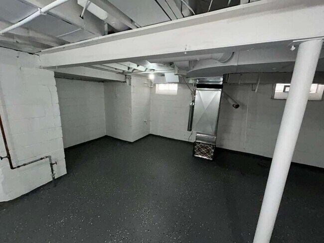 Building Photo - Three Bedroom Bungalow Ready for You