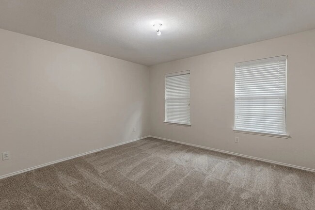 Building Photo - 5828 Pebble Ridge Dr