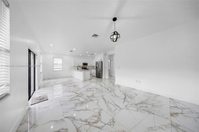 Building Photo - 268 NE 210th Way