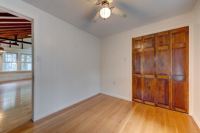 Building Photo - 285 Deepwood Dr