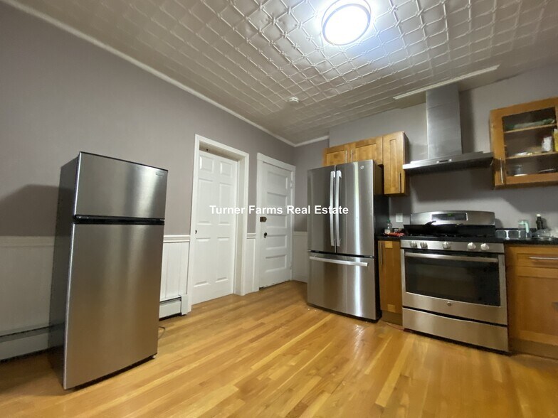Building Photo - 173 Rindge Ave