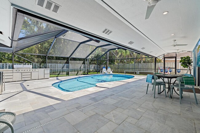 Building Photo - 905 Sandy Oaks Dr