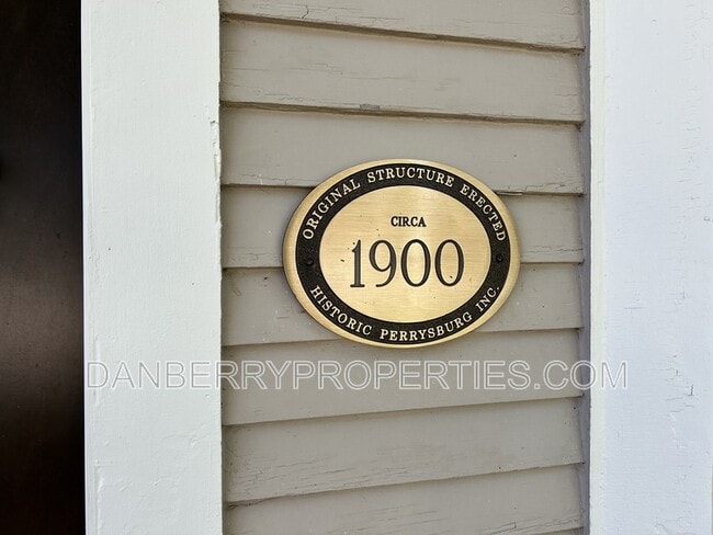 Building Photo - 711 Findlay St