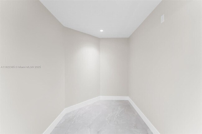 Building Photo - 9940 SW 155th Ave