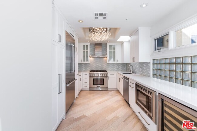 Building Photo - 3019 3rd St