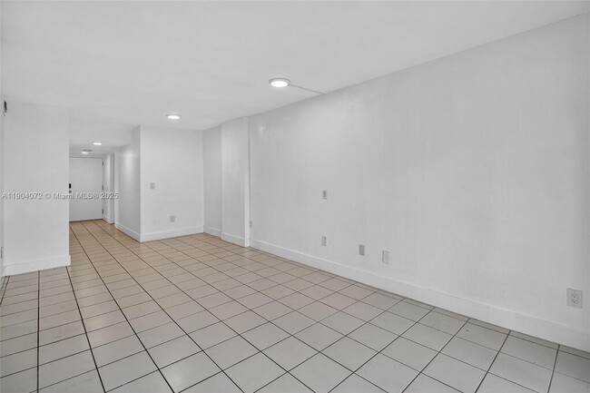 Building Photo - 500 NE 26th St