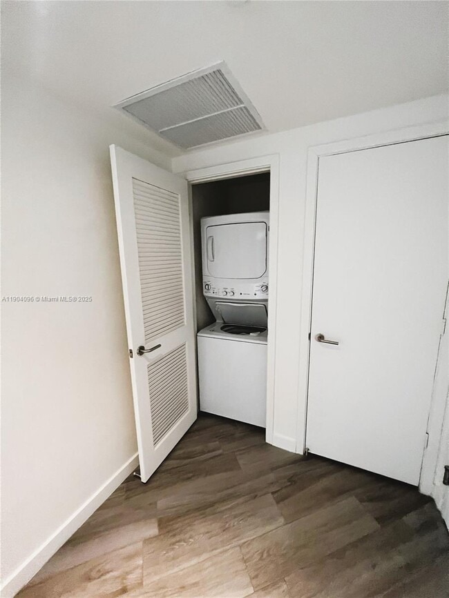 Building Photo - 1100 S Miami Ave