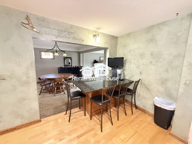 Building Photo - 840 Park Ave