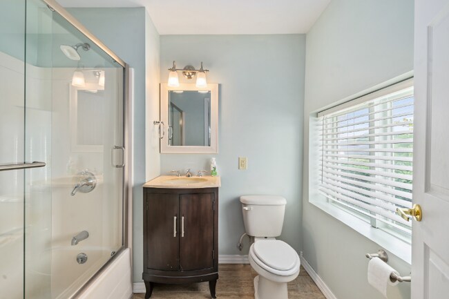 Building Photo - 366 N Main St