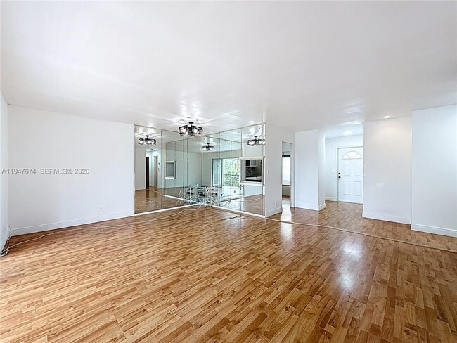 Building Photo - 1000 NE 14th Ave