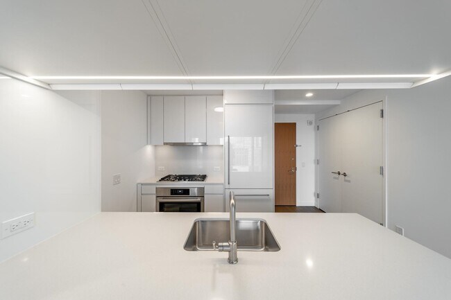 Building Photo - 99 Hudson St