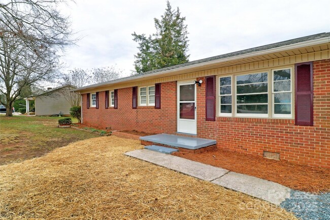 Primary Photo - 172 Faith Rd