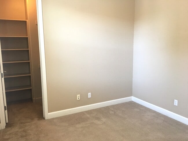Building Photo - Chandler 5 Bed, 3 Bath + Bonus Room Office/Den