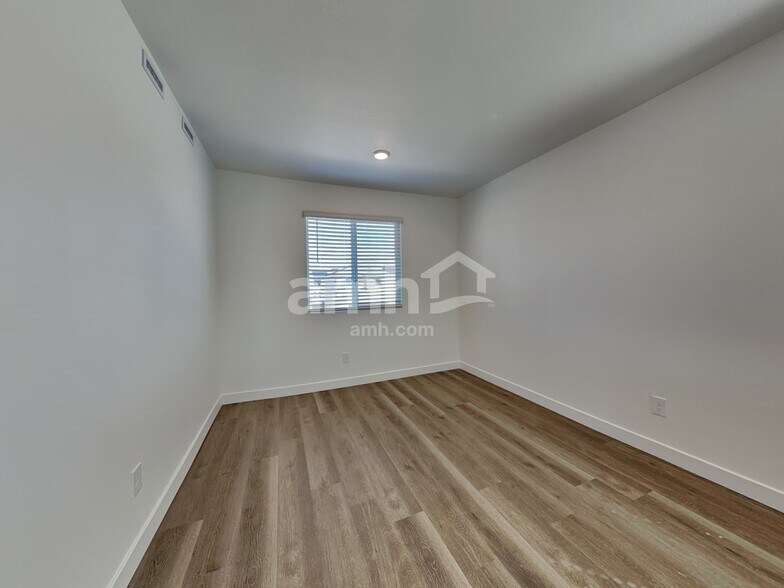 Building Photo - 20177 W Thomas Rd