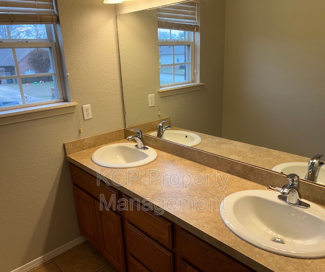 Building Photo - 2904 Fairway Hamlet Ct