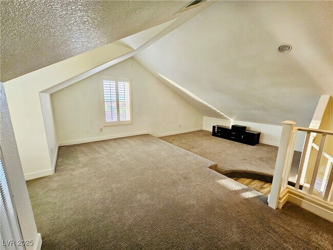 Building Photo - 777 Valley Rise Dr