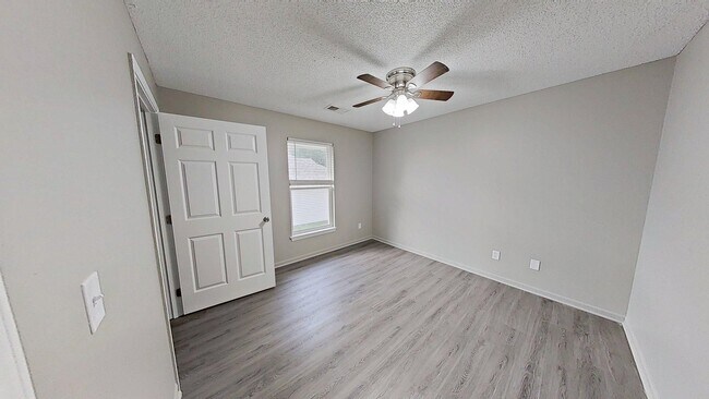 Building Photo - Oak Grove 2 Bedroom 1 1/2 Bath Duplex
