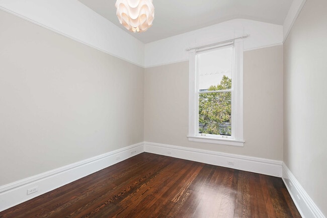 Building Photo - 2109 Bush St