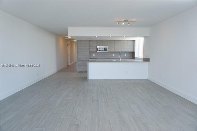 Building Photo - 400 Sunny Isles Blvd