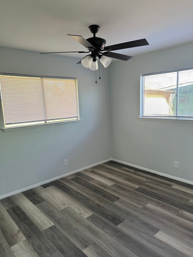 Building Photo - 115 Meadow Trail Dr