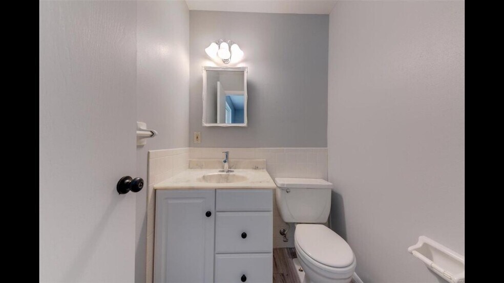 Building Photo - 30 Green Hill Ln