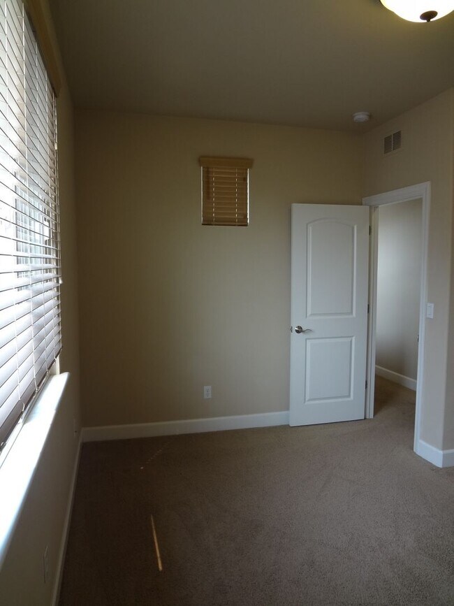 Building Photo - COMING SOON! Beautiful 5 bedroom Home in Lincoln Crossing Village!