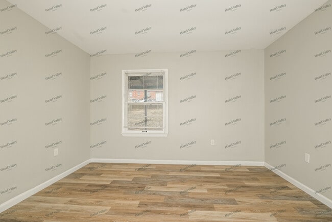 Building Photo - 9947 Lark Ave