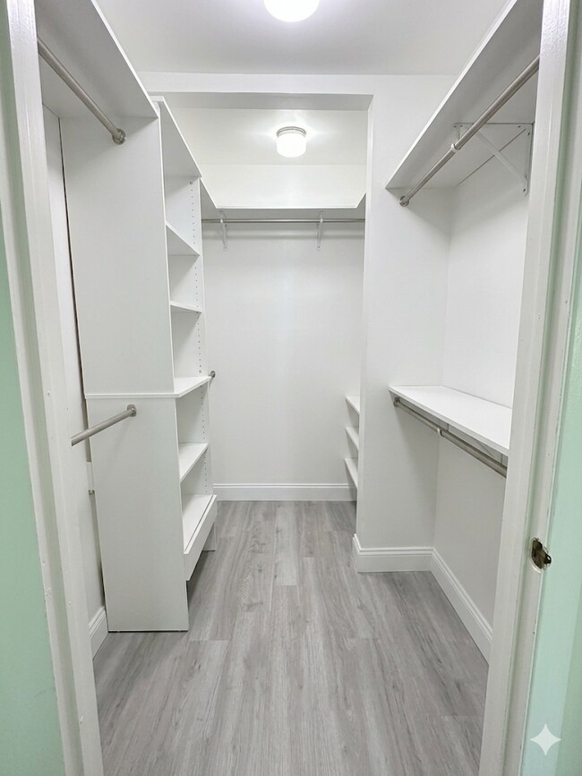 Building Photo - 42 Tennyson Dr
