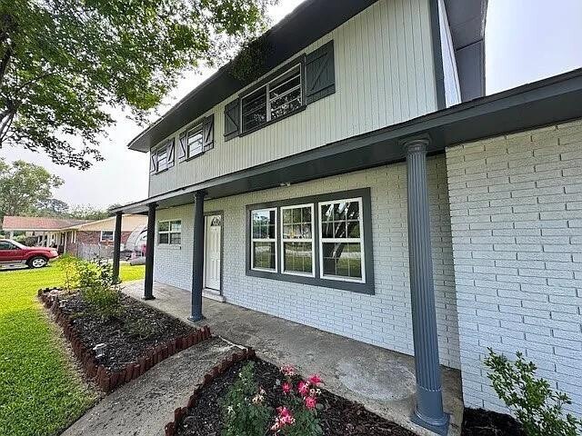 Building Photo - 203 N Lake Dr