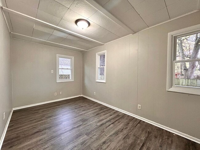 Building Photo - Three Bedroom Single Family Home - Southeast Grand Rapids