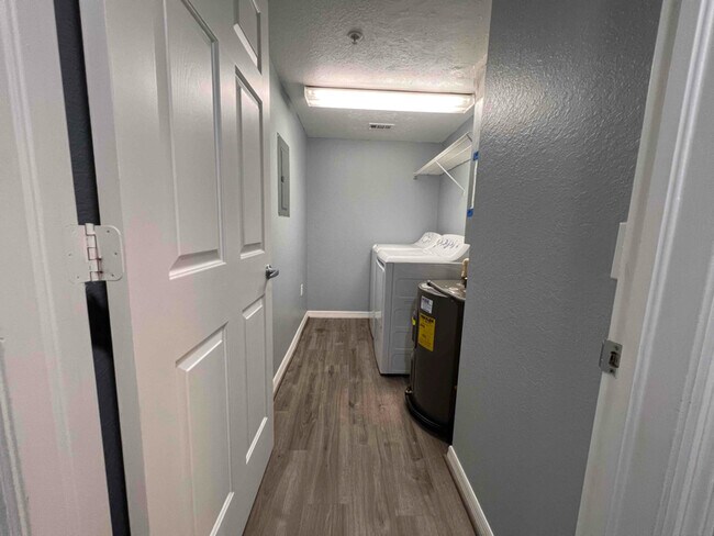 Building Photo - 8298 Key Royal Ln