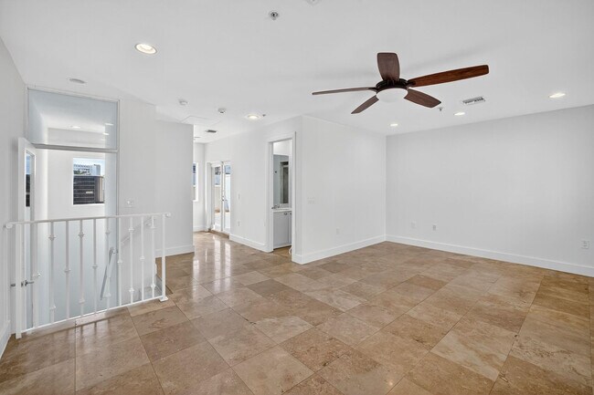 Building Photo - 508 N Birch Rd