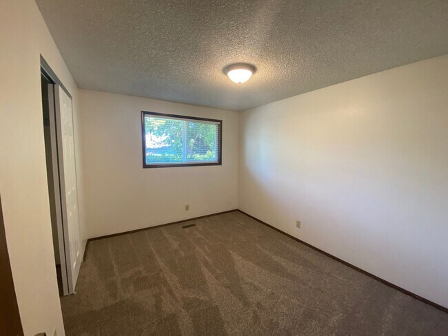 Building Photo - 3045 W Shasta Ave